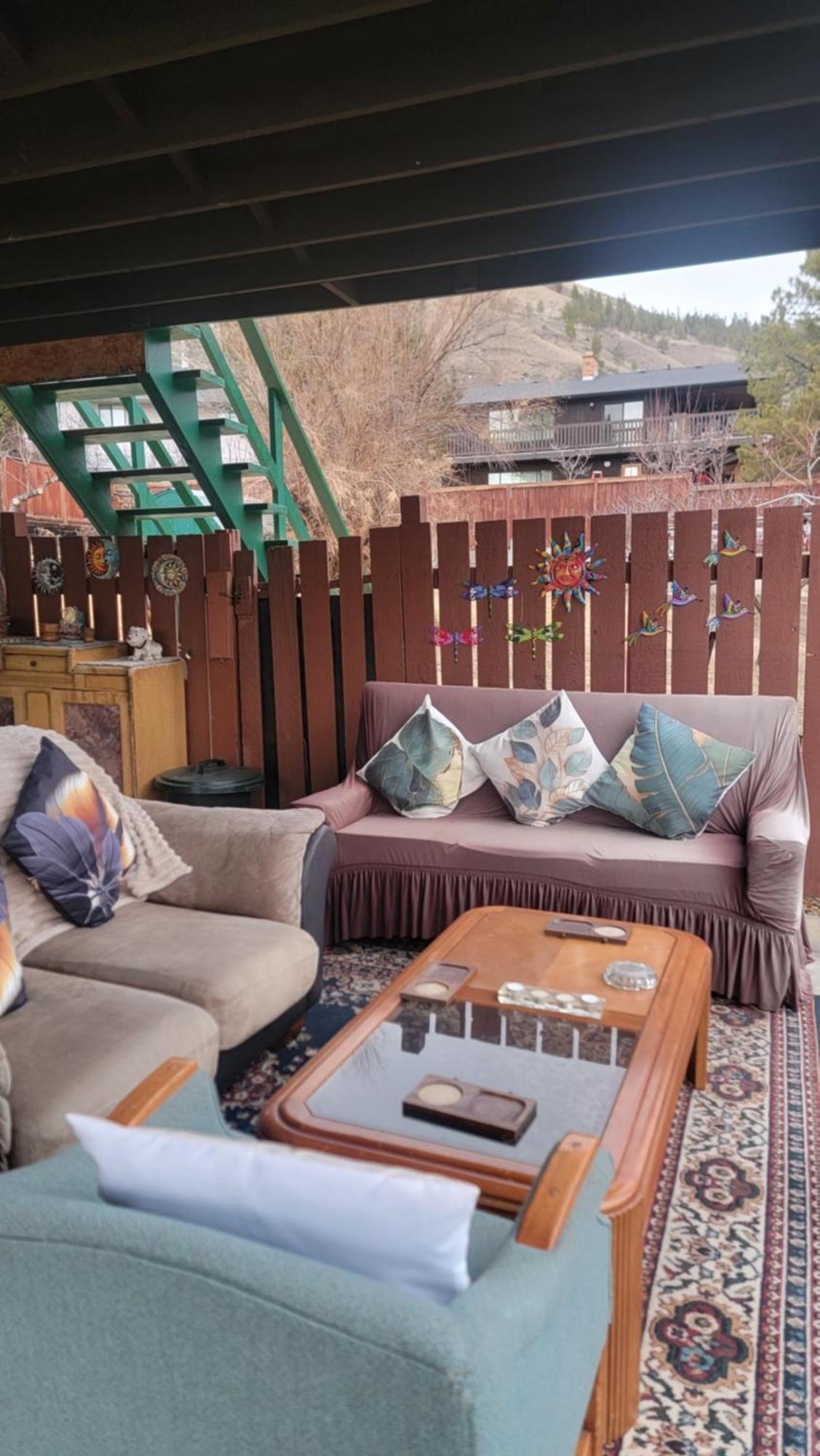 Charming - 2 Bedrooms Suite, 1 Full Bath & Family Room Kamloops Exterior foto